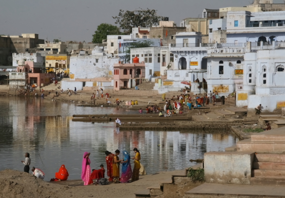 bathing ghats in pushkar.JPG